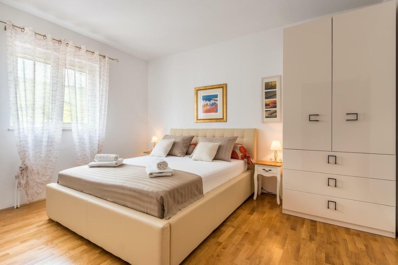 Holiday Home Harmony Žrnovnica Esterno foto